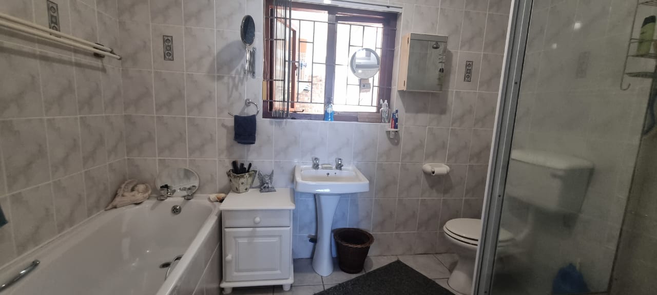 4 Bedroom Property for Sale in Hartenbos Heuwels Western Cape